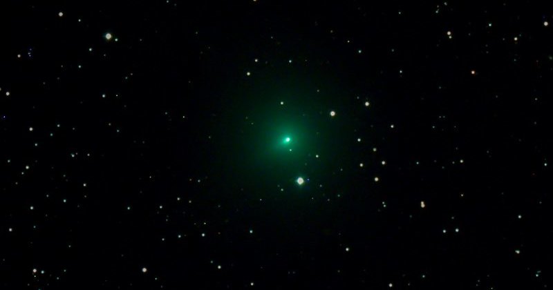 Комета Atlas быстро увеличивает яркость