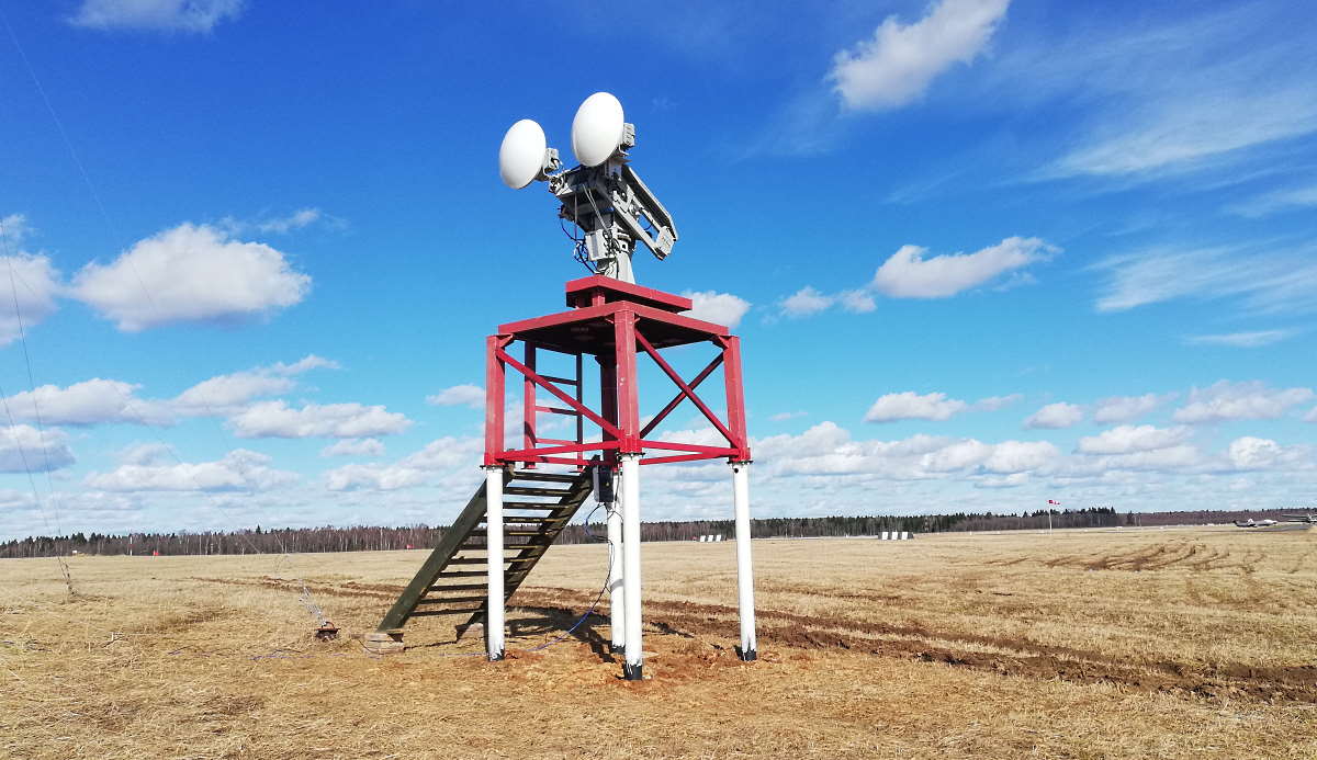 На фото: радар СКВПП-76 на а/п Орловка