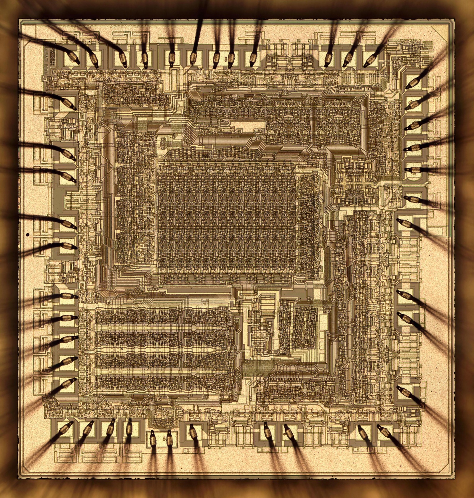 Внутри многокристального секционного микропроцессора Am2901 от AMD 1970-х годов - 1