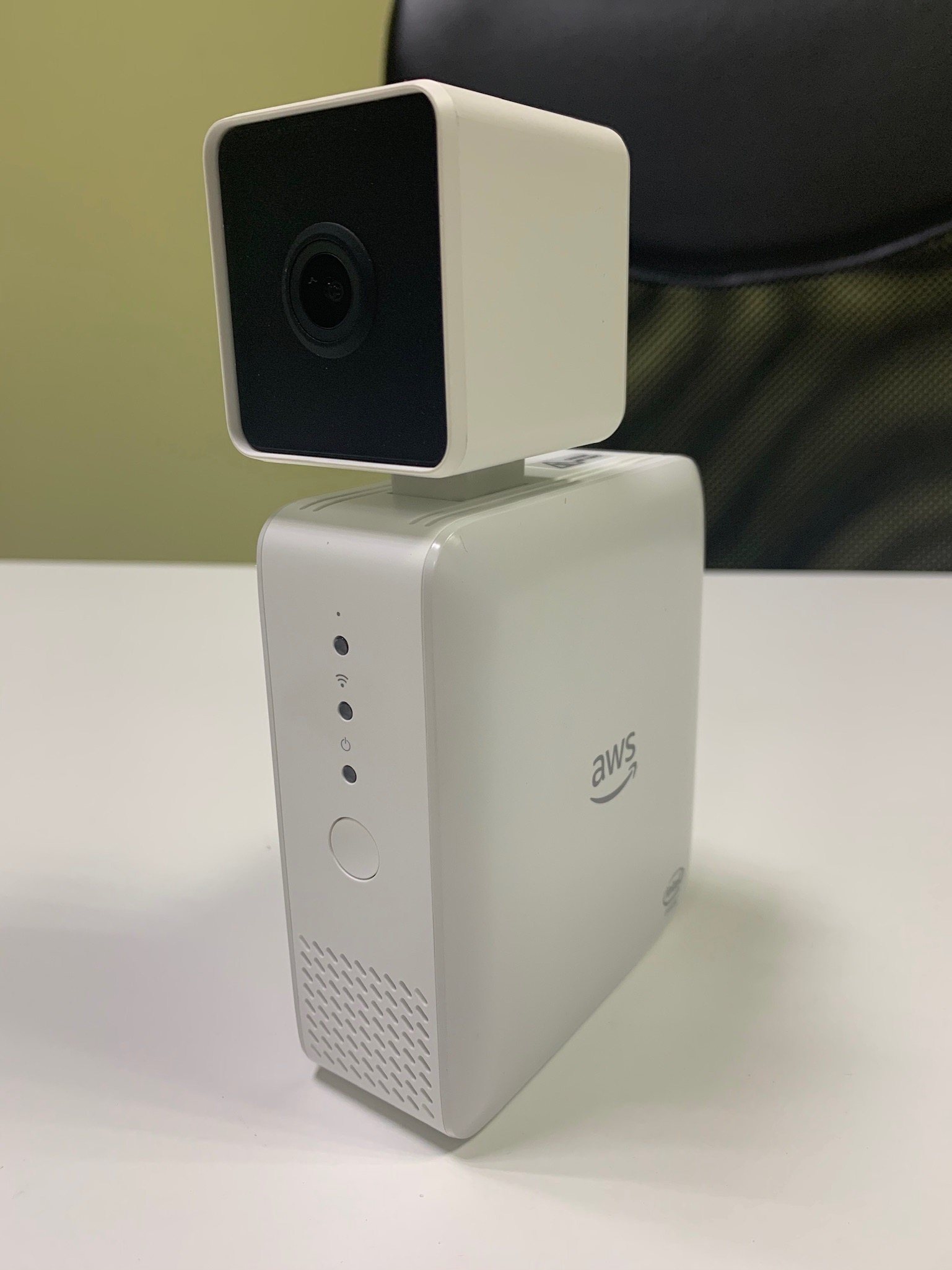 Камера Amazon DeepLens с глубоким обучением. Распаковка, подключение и развертывание проекта - 6
