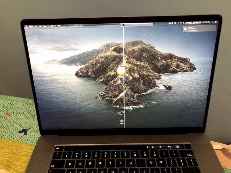 Apple предупредила об опасности заклеивания камеры MacBook