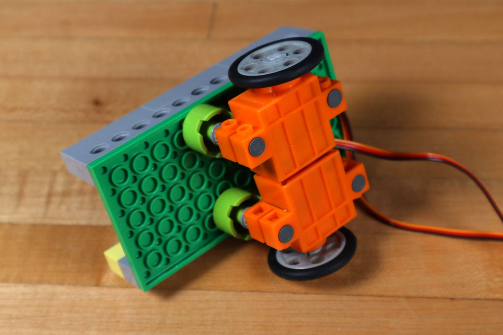 Робот из LEGO и Arduino, обходящий препятствия - 10