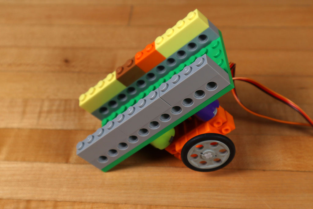 Робот из LEGO и Arduino, обходящий препятствия - 11