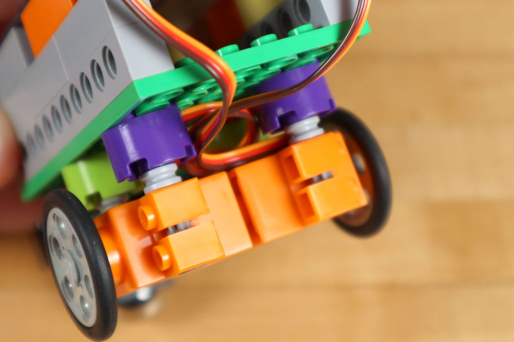 Робот из LEGO и Arduino, обходящий препятствия - 22
