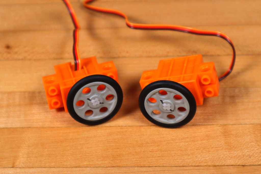 Робот из LEGO и Arduino, обходящий препятствия - 5
