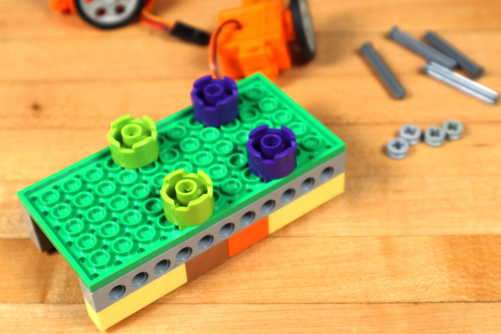 Робот из LEGO и Arduino, обходящий препятствия - 6