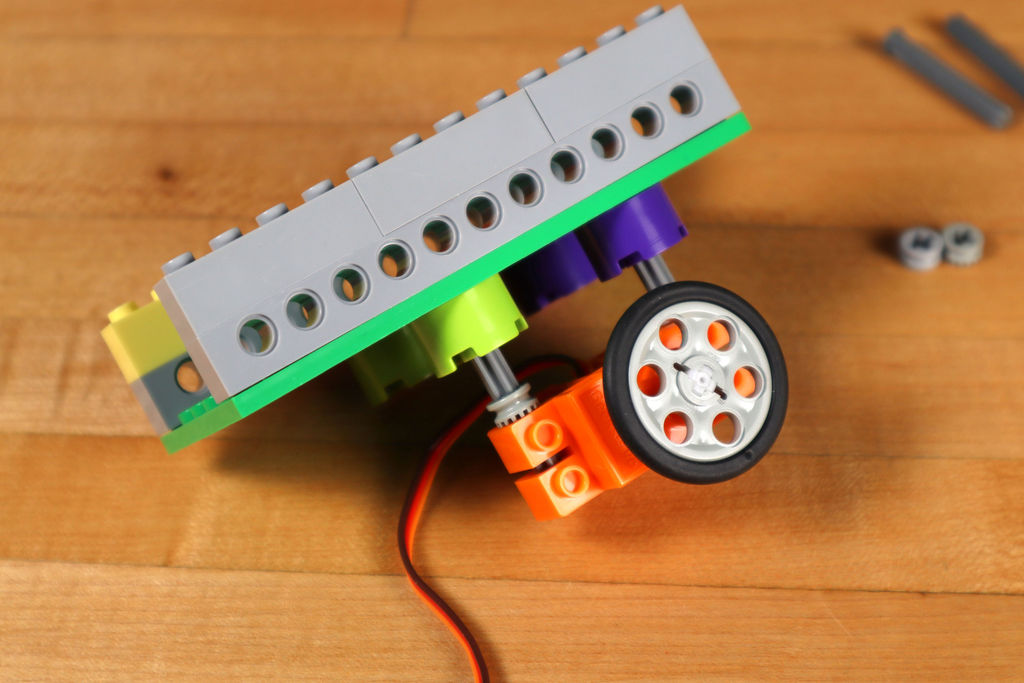 Робот из LEGO и Arduino, обходящий препятствия - 8