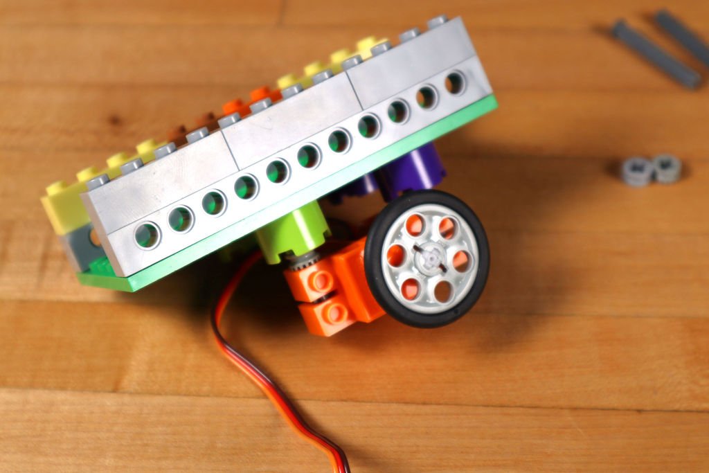 Робот из LEGO и Arduino, обходящий препятствия - 9