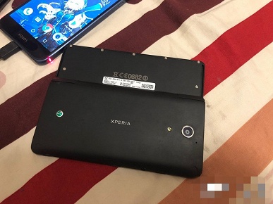 Купили бы вы сейчас такой смартфон Sony? Первые фото прототипа Sony Ericsson Xperia Play 2