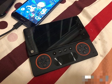 Купили бы вы сейчас такой смартфон Sony? Первые фото прототипа Sony Ericsson Xperia Play 2