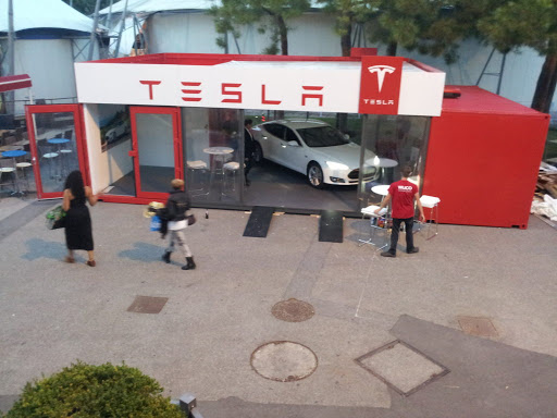 Шоурум компании Tesla