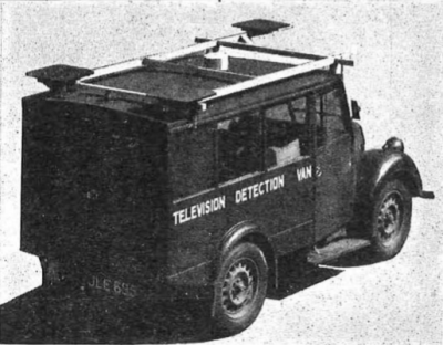 Пример оригинальной конструкции детекторного фургона, развернутого в 1952 году. Обратите внимание на три антенны — одна спереди, две сзади.