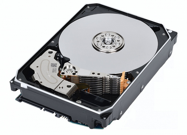 Представлены первые серийные жесткие диски Toshiba, в которых используется технология FC-MAMR