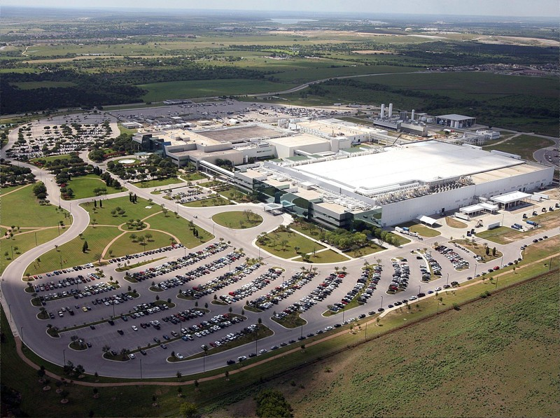 Дефицит полупроводников усиливается: Samsung так и не возобновил работу на фабрике в Техасе - 1