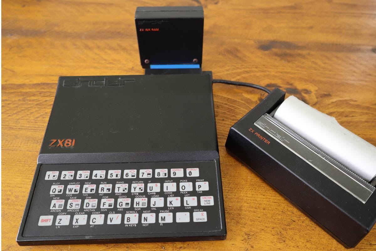 Стройный пластиковый корпус ZX81 за 40 лет ничуть не располнел - 2