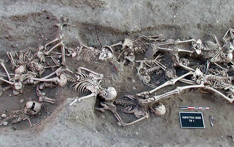 Чумное захоронение в Марселе. Из зубов умерших археогенетики смогли извлечь фрагменты ДНК и по ним реконструировать геном чумной палочки, в 1720-1722 годах погубившей больше 100 тысяч жителей Марселя и окрестностей