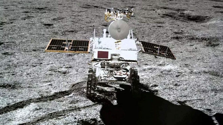 Исследовавший «таинственный гель» на обратной стороне Луны ровер Yutu-2 готовится выйти из спячки