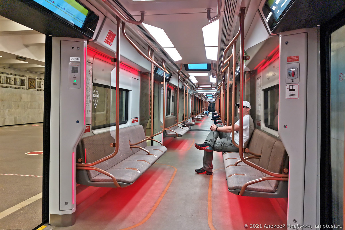 Метропоезд Москва 2020 меняет цветовую температуру - 2