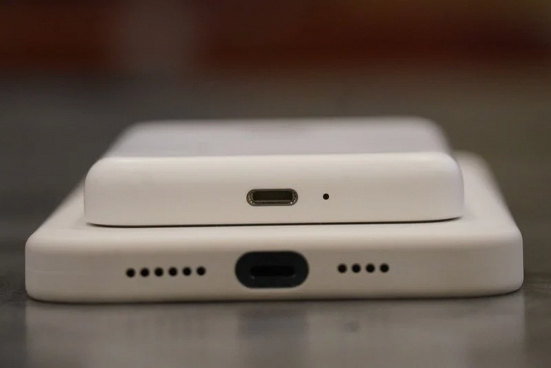 Вот это кирпич: насколько толстым оказался аккумулятор-магнит Apple для iPhone 12