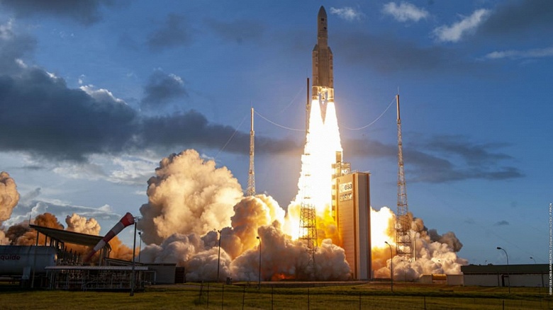 Компания Eutelsat сообщила об успешном запуске Quantum — «первого спутника с полностью программно-определяемыми параметрами»