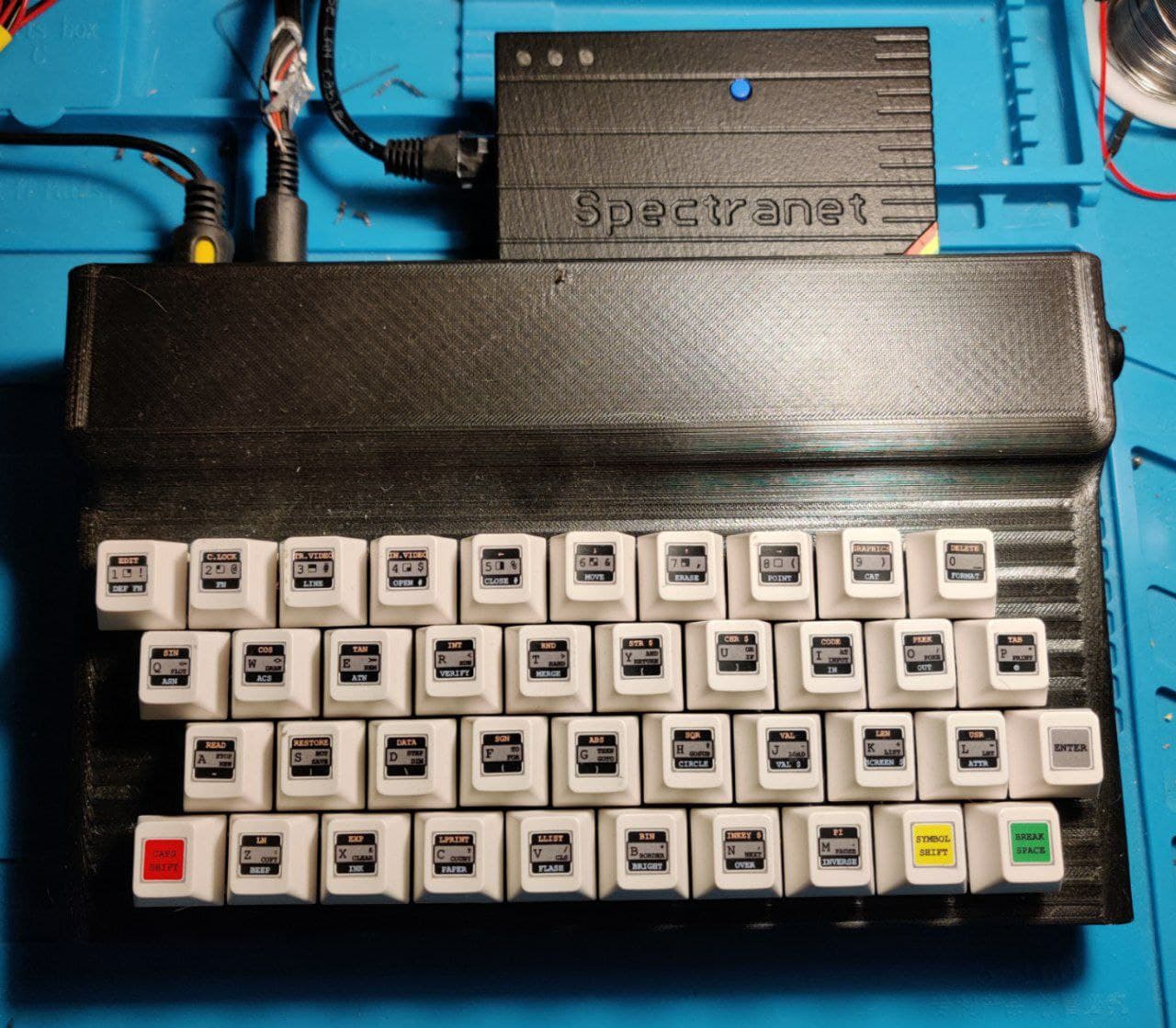 клон ZX Spectrum harlequin 128k c ethernet адаптером Spectranet