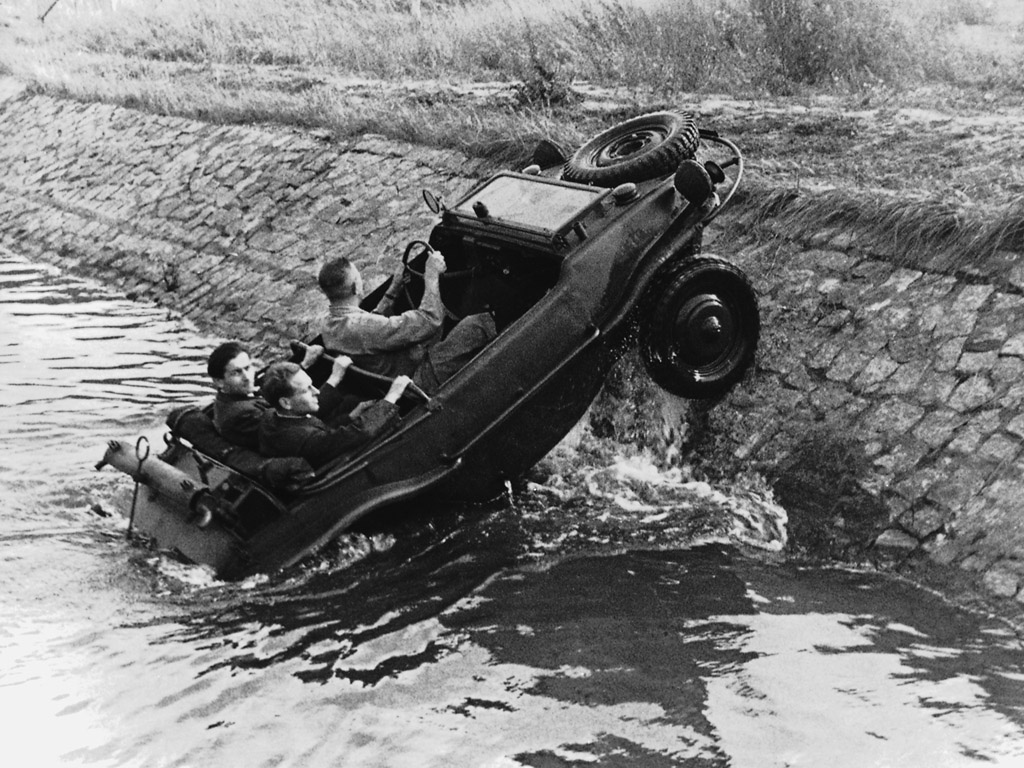 «Аки посуху»: автомобили, которые умеют плавать - 6
