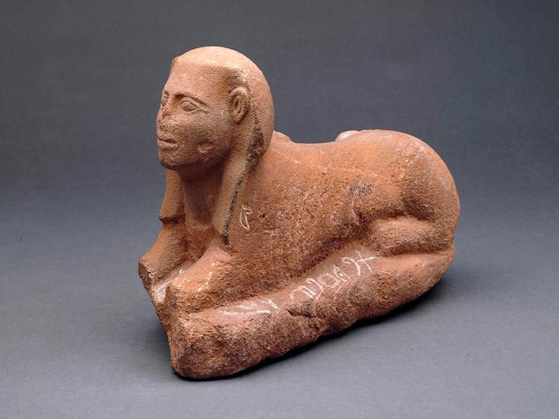  Статуэтка сфинкса, найденная на Синае. XIX век до н.э. (с) Британский музей