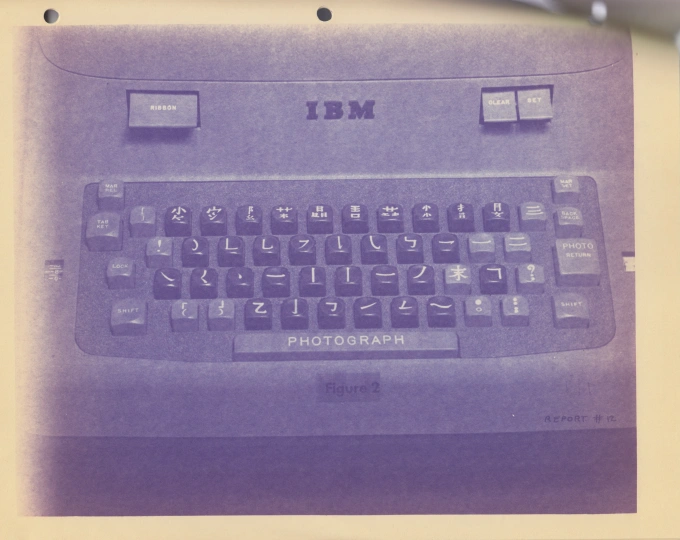 Клавиатура Sinotype I, разработанная Сэмюэлем Колдуэллом в конце 1950-х годов. Из архива Луи Розенблюма, Специальная коллекция Стэнфордского университета