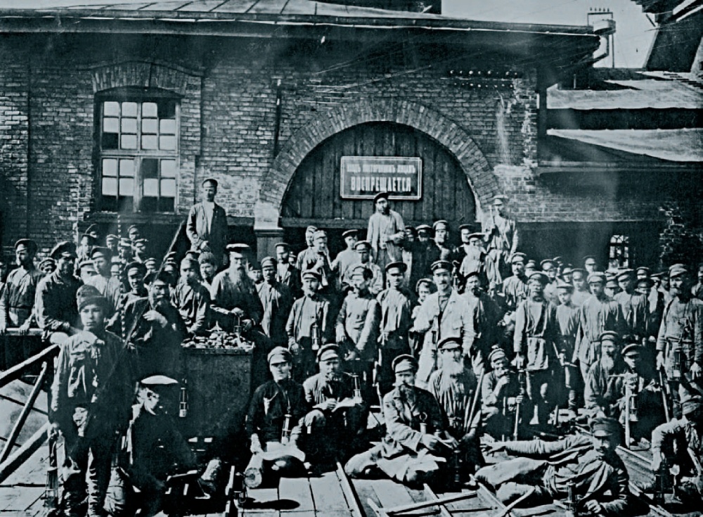 Менеджеры и рабочие Луганского сталелитейного завода