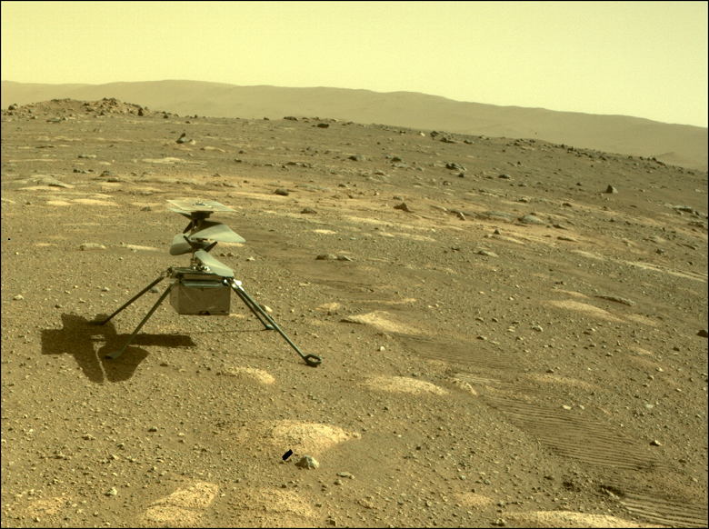 К марсианскому вертолёту Ingenuity в ходе последнего полёта прицепился неизвестный предмет