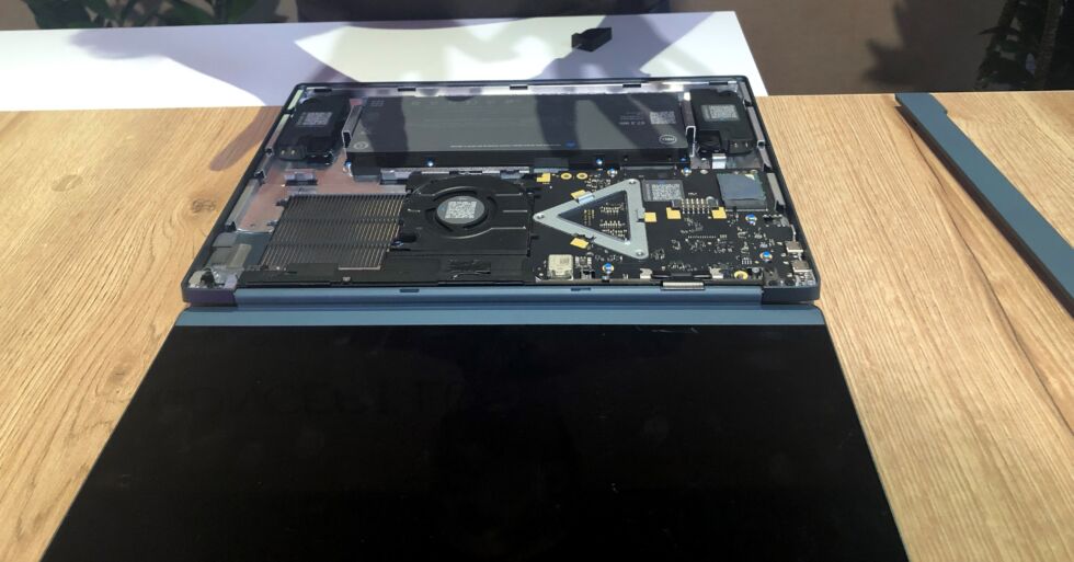 Dell Luna: модульный ноутбук, который можно разобрать без отвертки. Что он из себя представляет? - 5