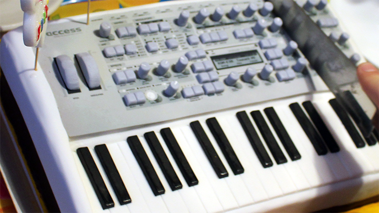 "Secret tool" всё же появился позже - сладкий синт-торт Virus TI, подаренный супругой на ДР "Secret tool" всё же появился позже - сладкий синт-торт Virus TI, подаренный супругой на ДР