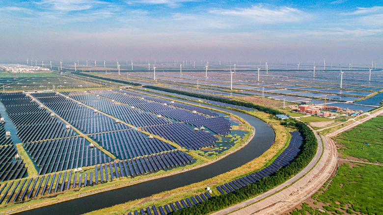 Китай уже обеспечил чистой «зеленой» энергией почти каждый дом в стране