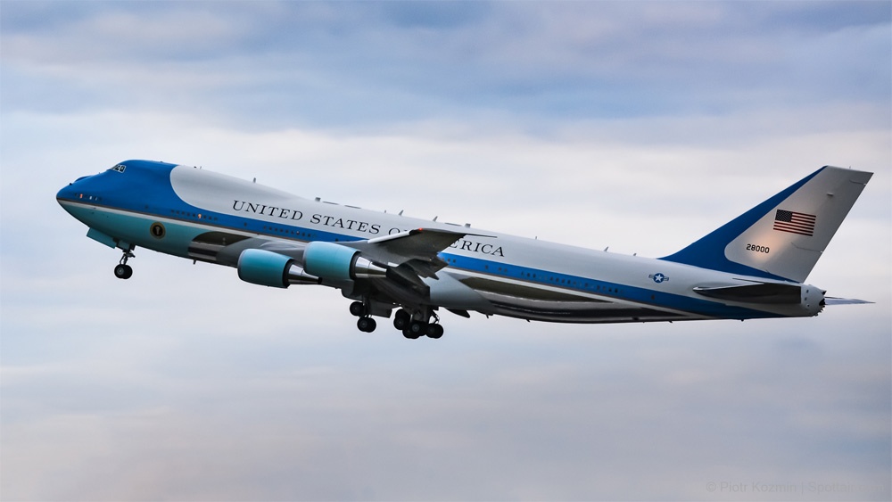 Самолет президента США летает на дискетах