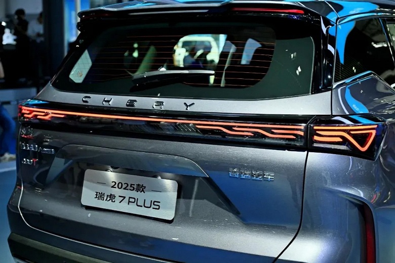 Первый кроссовер Chery за 14 тыс. долларов с 8-ступенчатым &laquo;автоматом&raquo;. В Китае представлен Chery Tiggo 7 Plus 2025