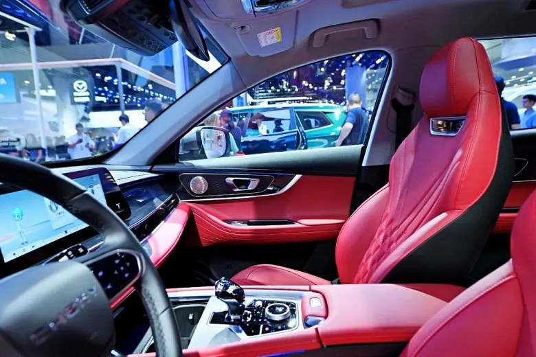 Первый кроссовер Chery за 14 тыс. долларов с 8-ступенчатым &laquo;автоматом&raquo;. В Китае представлен Chery Tiggo 7 Plus 2025