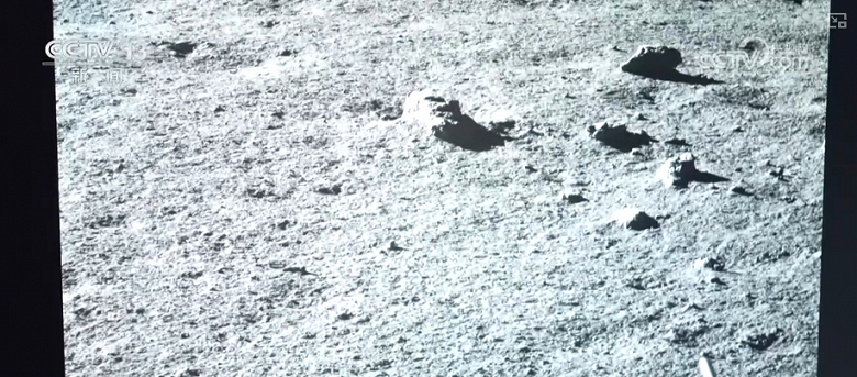 Чудеса выносливости: китайский луноход &laquo;Нефритовый кролик&raquo; Yutu 2 всё ещё в строю и шлёт фоточки с обратной стороны Луны