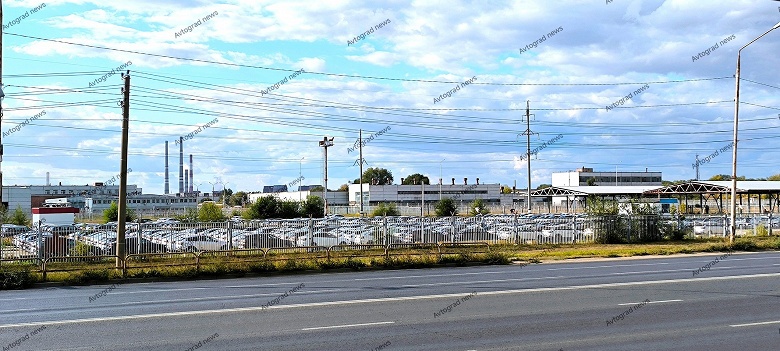 &laquo;Автомобилями Vesta с ESC забит старый трек&raquo;. На АвтоВАЗе скопилось уже 12 тыс. Lada Vesta &mdash; из-за проблем с электроникой машины пока не отгружают дилерам