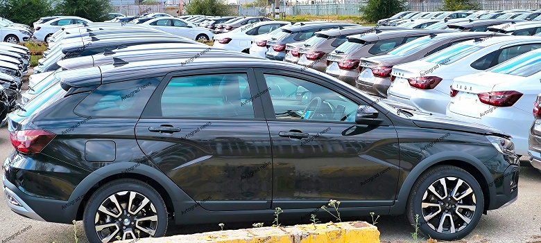 &laquo;Автомобилями Vesta с ESC забит старый трек&raquo;. На АвтоВАЗе скопилось уже 12 тыс. Lada Vesta &mdash; из-за проблем с электроникой машины пока не отгружают дилерам