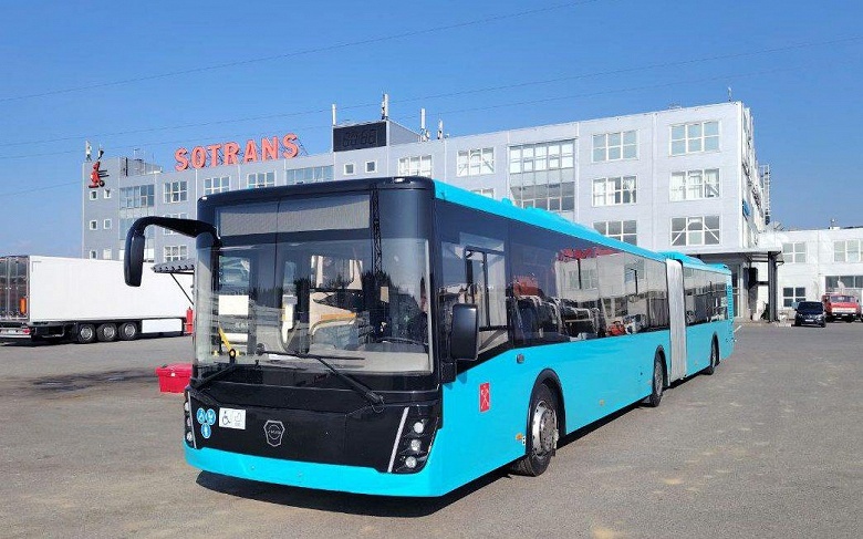 Первый носитель ЯМЗ-537 нового поколения и первая серийная &laquo;гармошка&raquo; после перезапуска производства. Первый ЛиАЗ-621365 доставлен дилеру