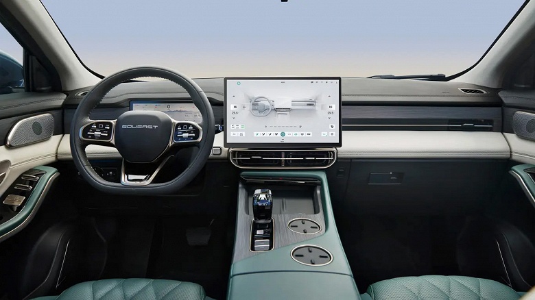 254-сильный мотор, 8-ступенчатый &laquo;автомат&raquo;, полный привод, 7 мест, 15-дюймовый экран, Apple CarPlay и Android Auto. Раскрыто оснащение кроссовера Soueast S09 от Chery для российского рынка