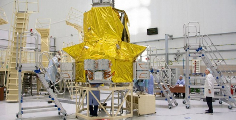 На Восточном собрали космическую головную часть для запуска 55 спутников: двух гелиогеофизических &laquo;Ионосфера-М&raquo; и ещё 53 малых
