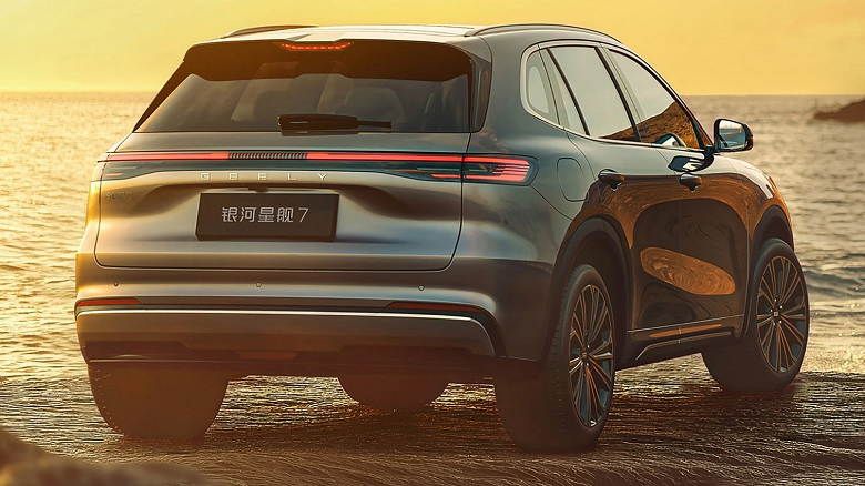 Запас хода 2390 км и измеренный СМИ расход в реальных условиях 3,2 л на 100 км &mdash; даже ниже официального. Таким оказался Geely Galaxy Starship 7