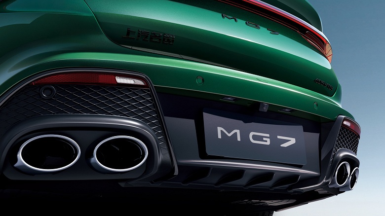 В России появился стильный лифтбэк с 9-ступенчатым &laquo;автоматом&raquo;, мощным 2,0-литровым мотором, 3 годами гарантии и 33-дюймовым экраном. Стартовали продажи MG7