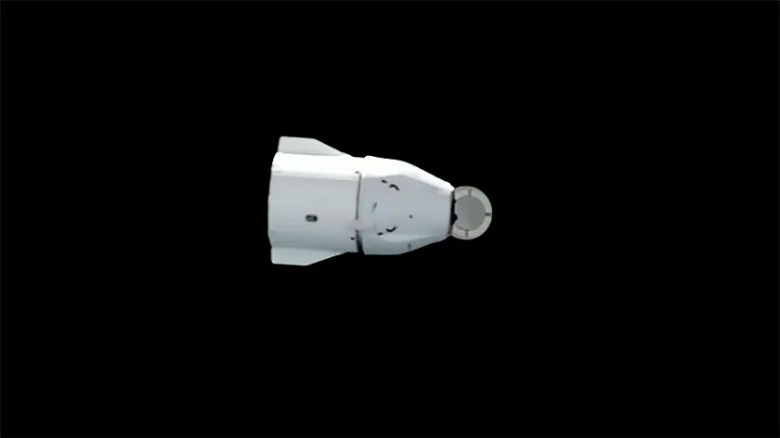 Космический грузовик SpaceX Dragon вернулся с МКС на Землю после незапланированной задержки