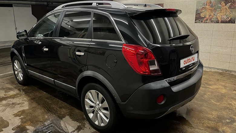 Простой 2,4-литровый мотор, полный привод, 6-ступенчатый &laquo;автомат&raquo; и пробег всего 1458 км за 10 лет. В России продают новый Opel Antara