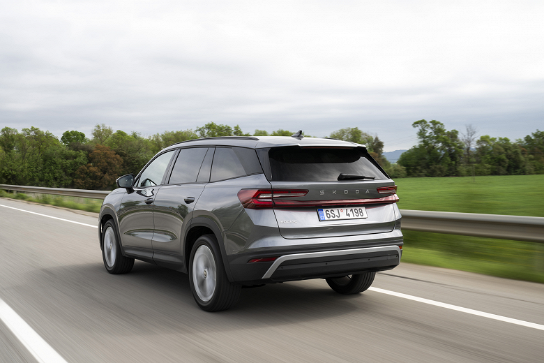 В Россию привезли совершенно новый полноприводный Skoda Kodiaq 2024, да еще и в 7-местной версии. Цена &mdash; 4,95 млн рублей