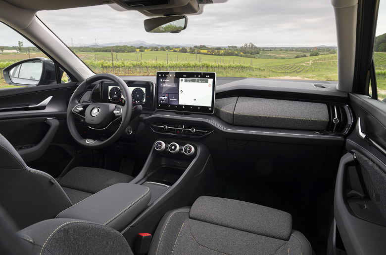 В Россию привезли совершенно новый полноприводный Skoda Kodiaq 2024, да еще и в 7-местной версии. Цена &mdash; 4,95 млн рублей