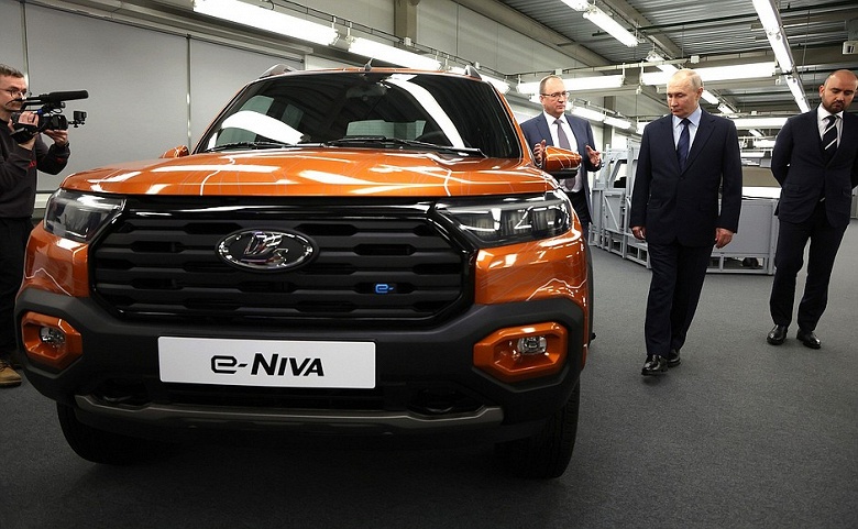 Что ещё показали Путину на АвтоВАЗе: появились качественные фото Lada B+Cross, Lada Iskra, новых Lada Niva