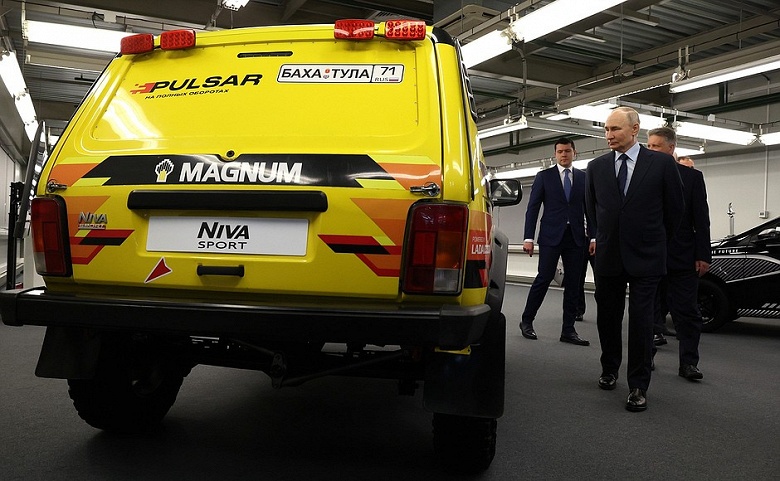 Что ещё показали Путину на АвтоВАЗе: появились качественные фото Lada B+Cross, Lada Iskra, новых Lada Niva